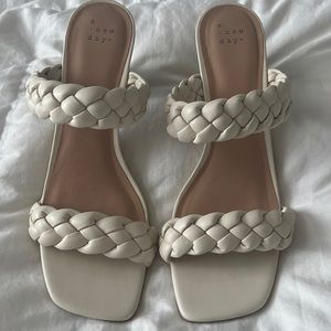 A new day block cream heel. Brand new never worn!